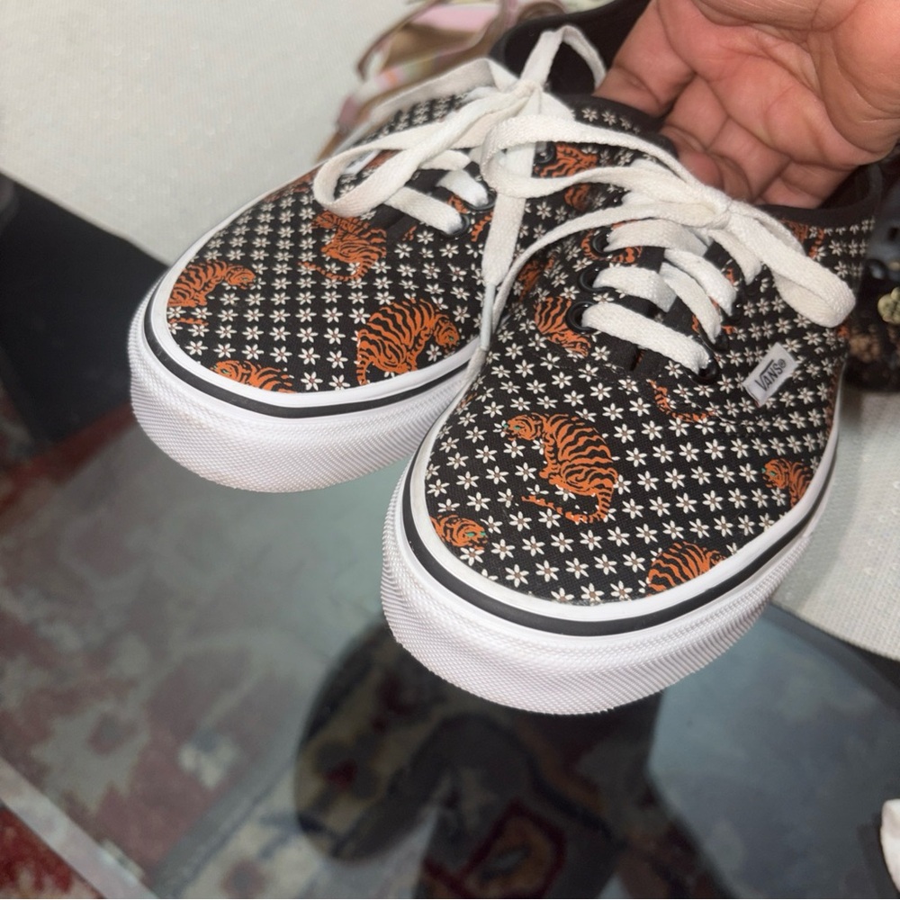 UNISEX Vans Black and Orange Tiger Pattern Sneakers, size 8 in ladies - Picture 4 of 10